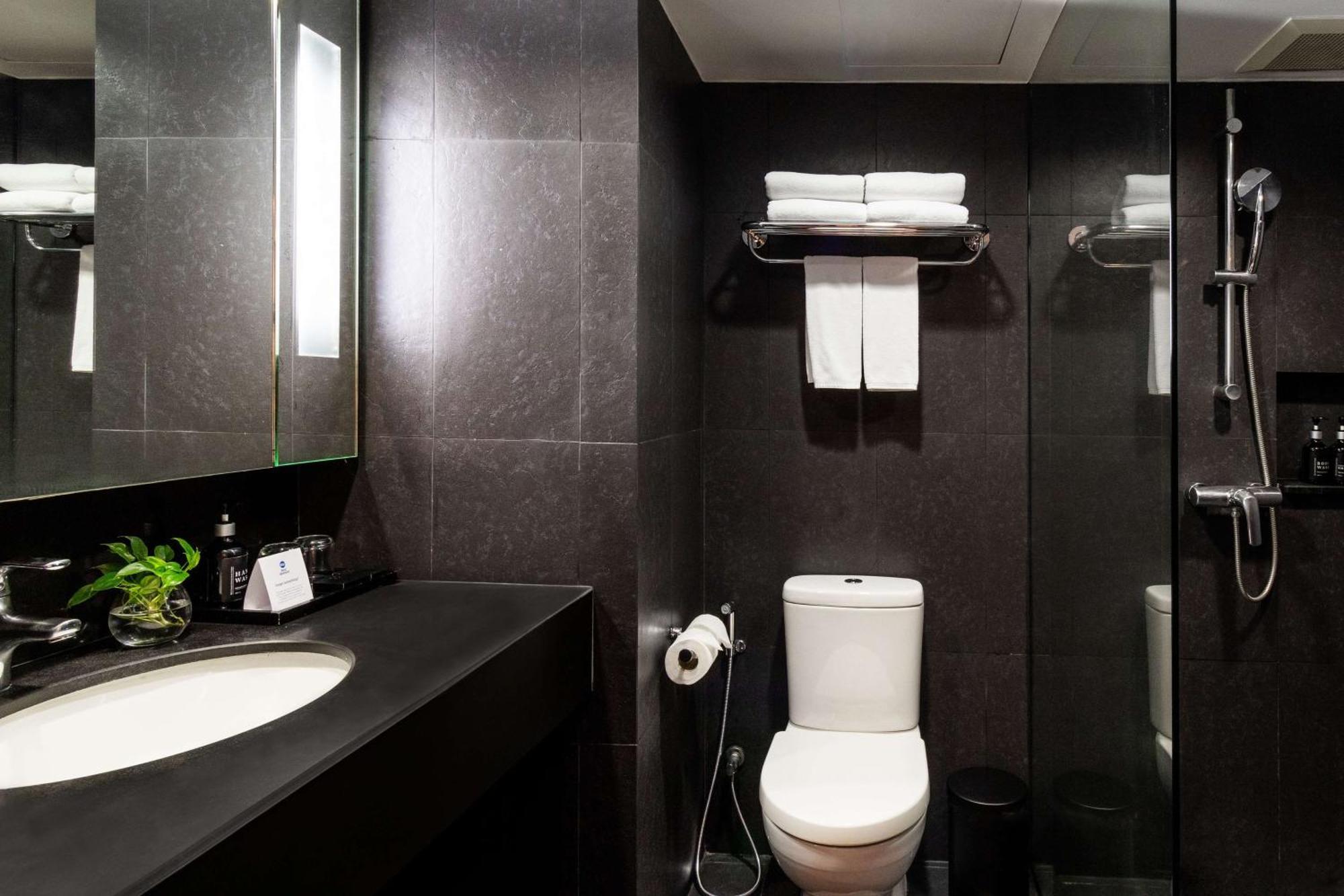 Best Western Sukhumvit 20 Bangkok Exterior photo